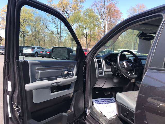 2015 RAM Ram Pickup 1500 4x4 SLT 4dr Crew Cab 5.5 ft. SB Pickup